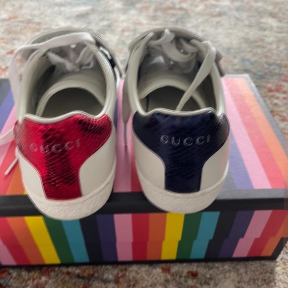 GUCCI sneakers with tiger - Picture 2 of 10